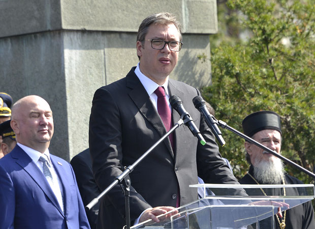 ВУЧИЋ ПОРУЧИО ОФИЦИРИМА: Ви сте ешалон слободе и суверенитета Србије